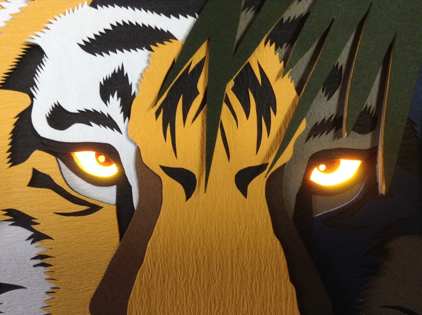 彫紙アート作品「虎視」